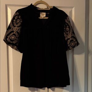 Umgee Elegant Black velour Blouse with Cream Detailing